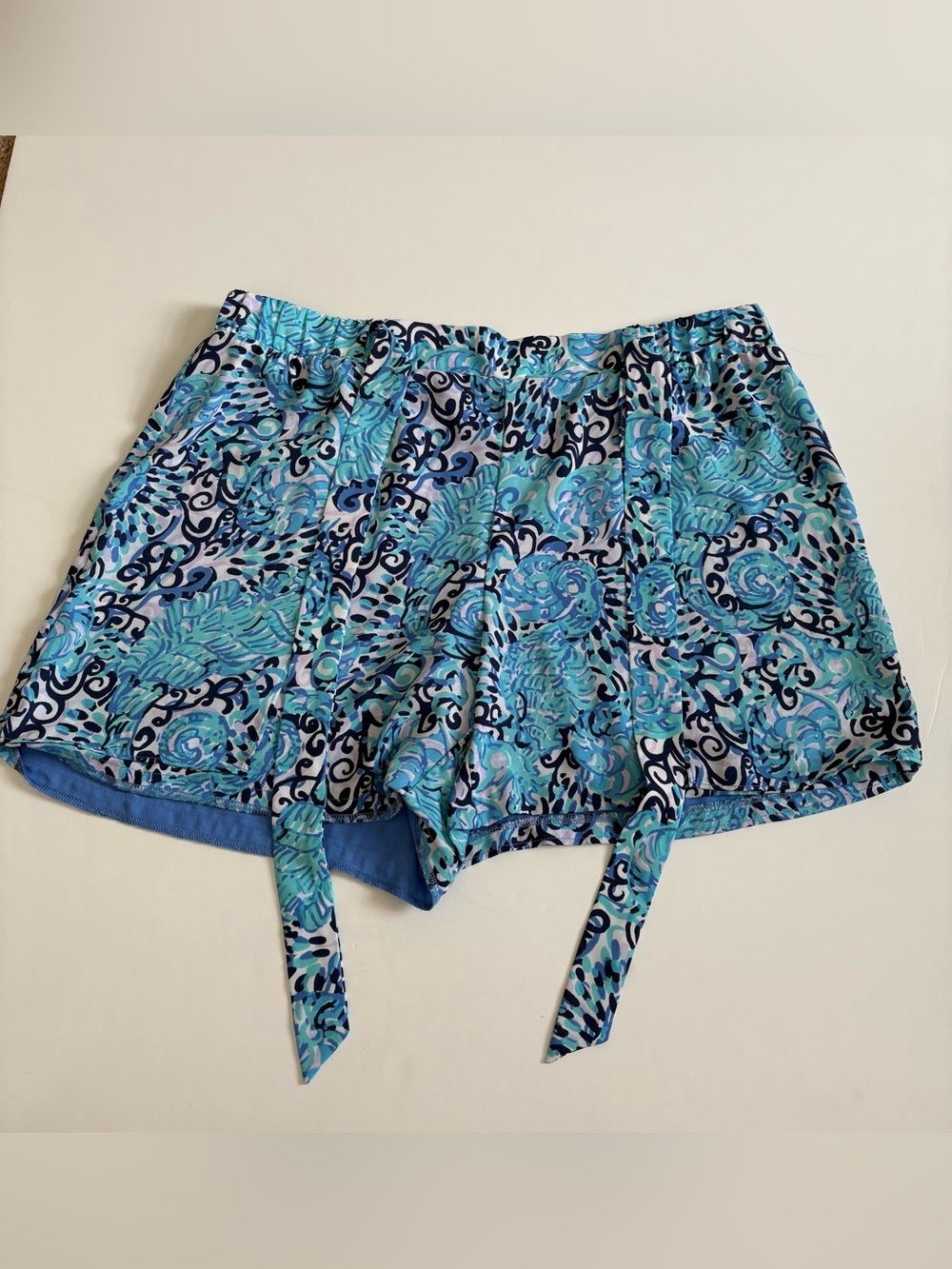 Lilly Pulitzer Mylee Tie Front Shorts Light Aqua Spritz Blue Size 12 *Hem flaw - Picture 2 of 10